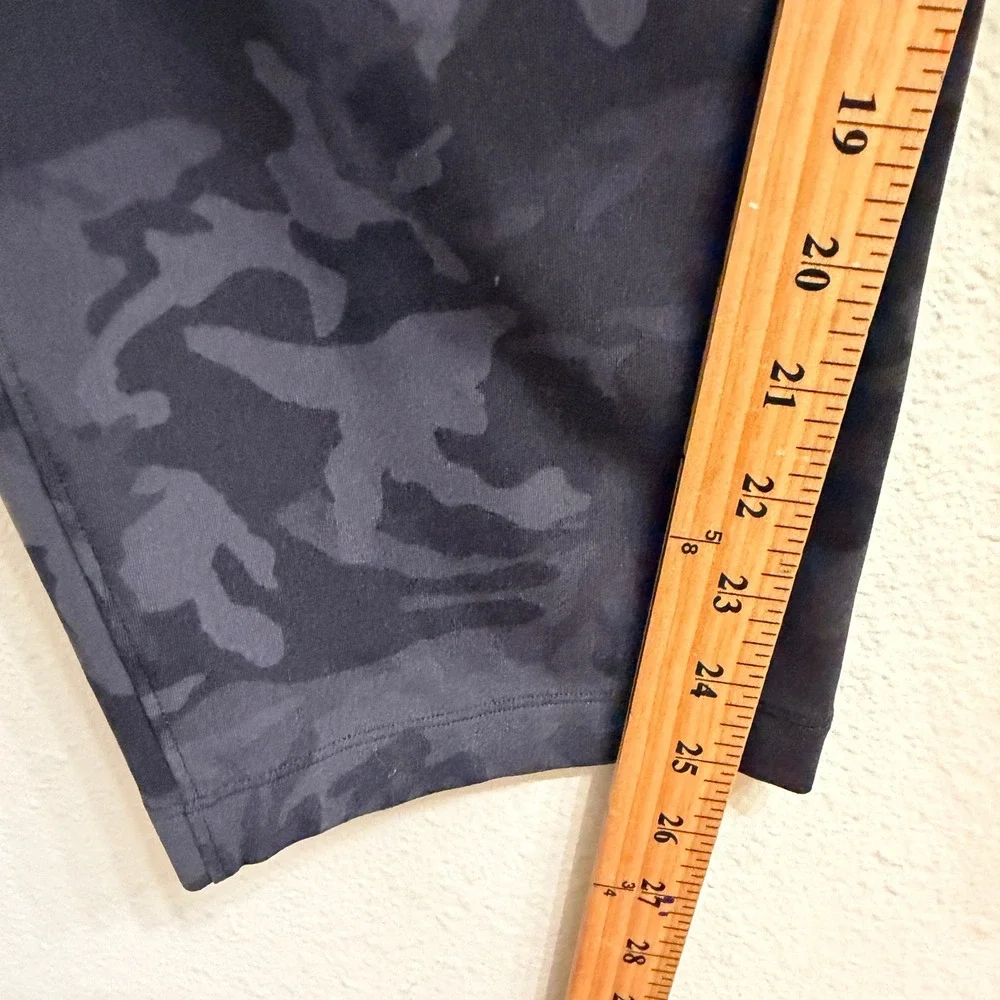 Lululemon On the Fly 7/8 Pant Camo Black Gray Size 12 Pockets Athleisure